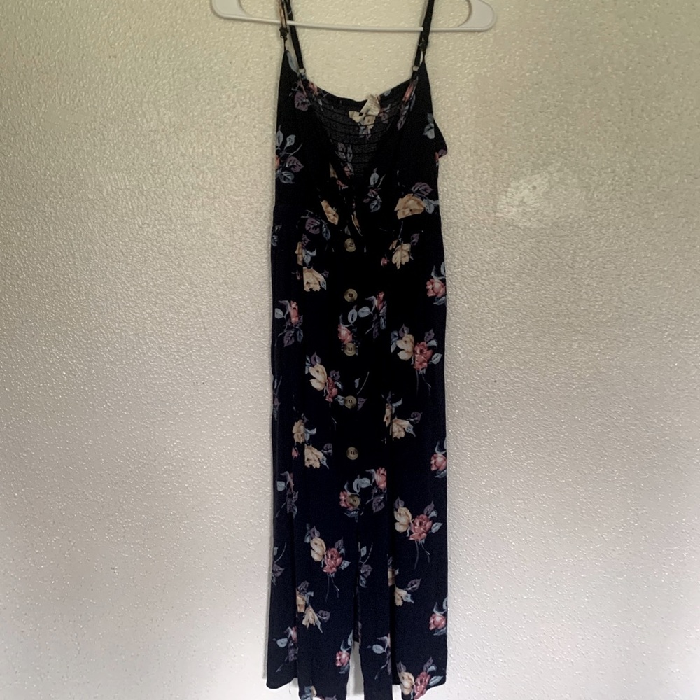 Navy blue floral dress ☀️